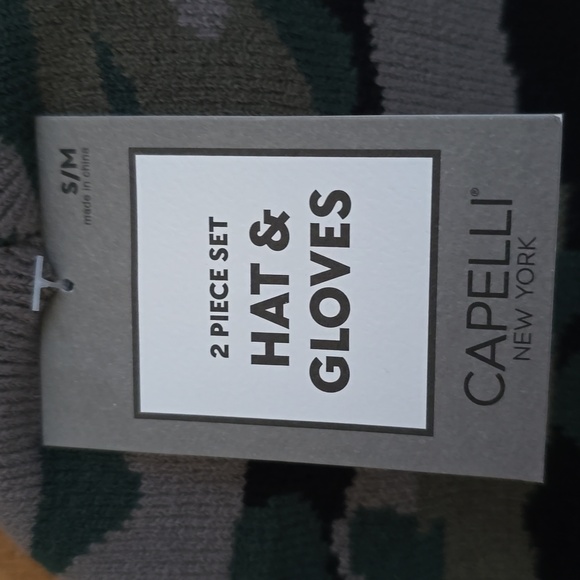 CAPELLI OF NEW YORK BRAND BOYS BLACK & GRAY CAMO WINTER HAT & GLOVES SMALL/MED - Picture 4 of 12